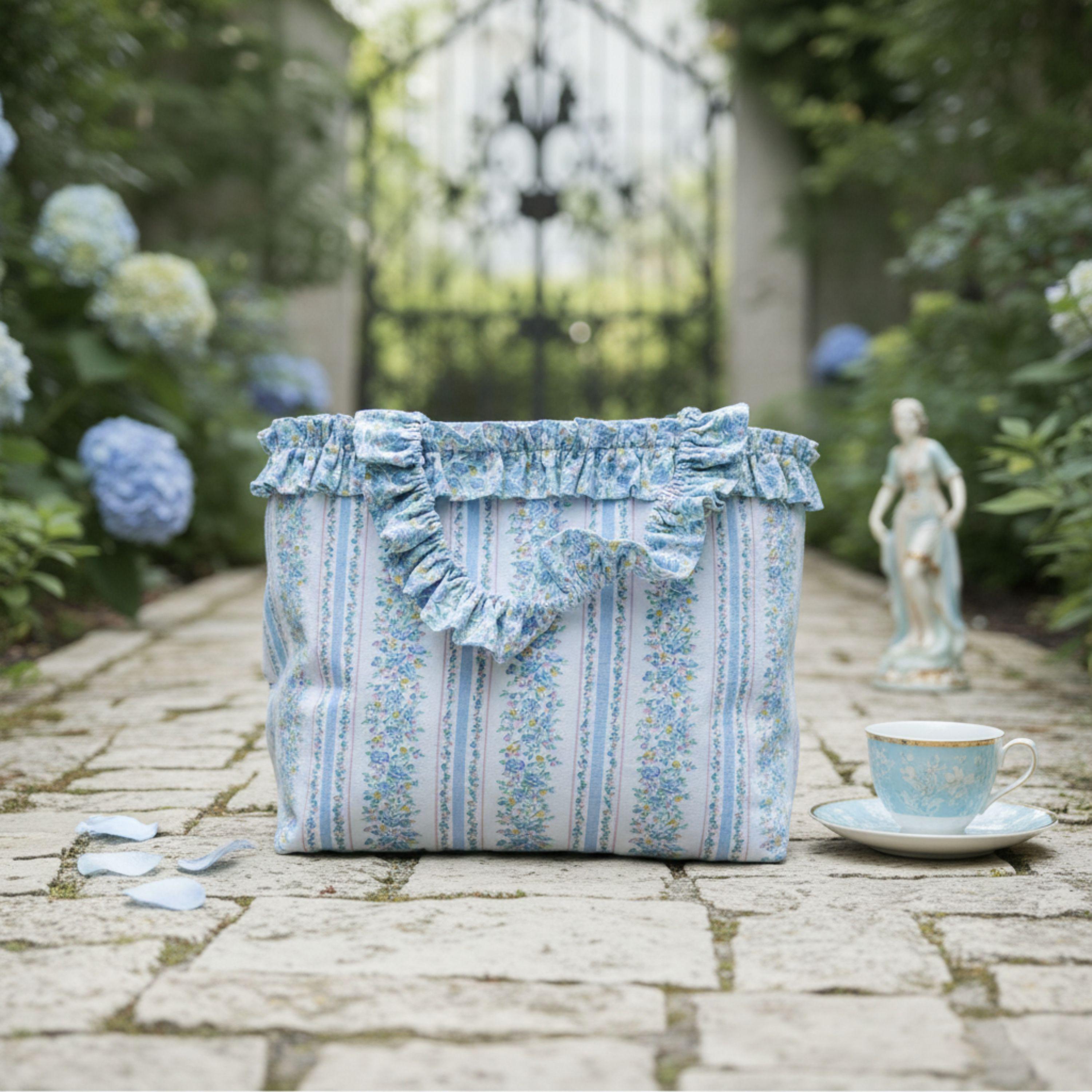25 % Sale -  Heritage Tote – Blau & Floral