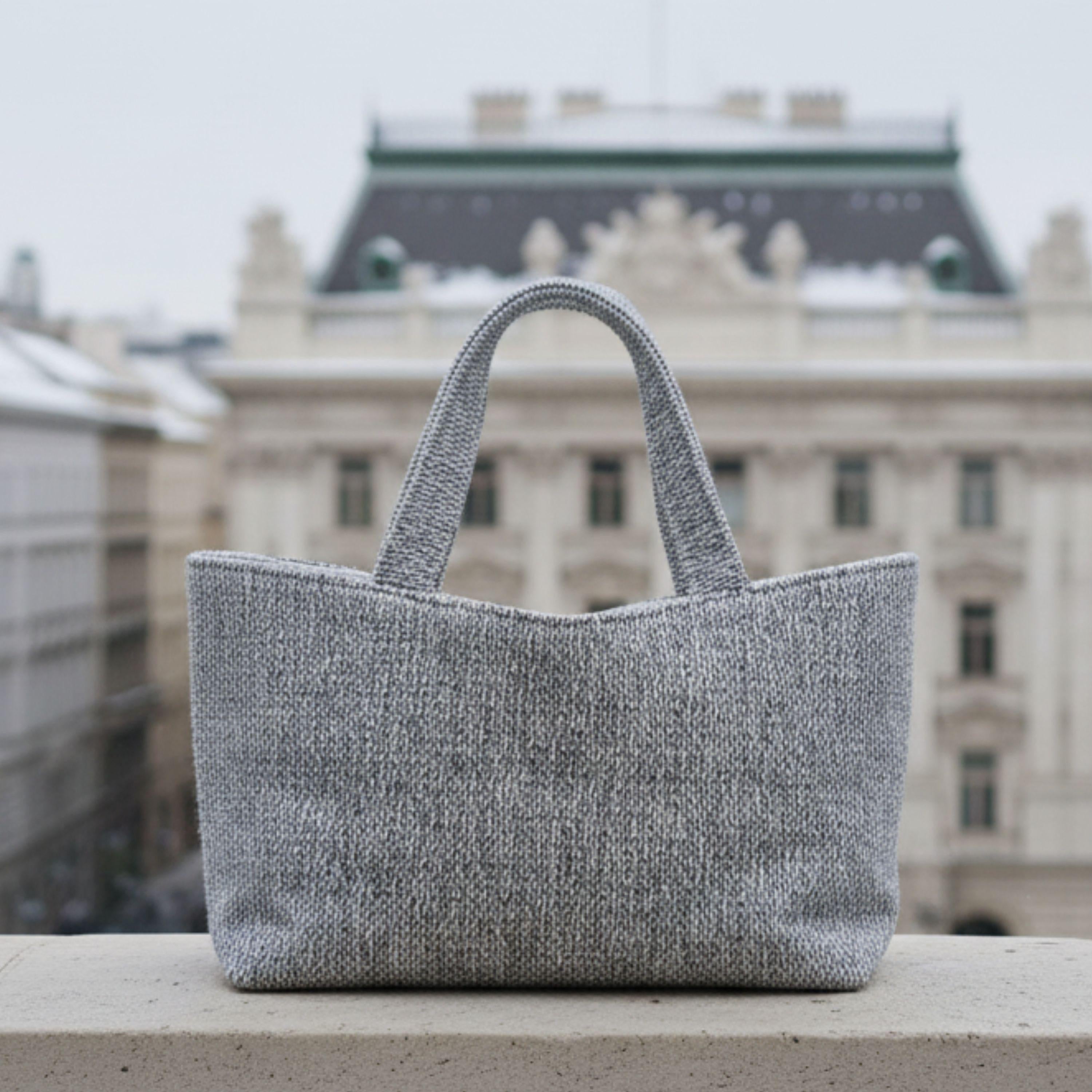 Old Money Tote – Grau